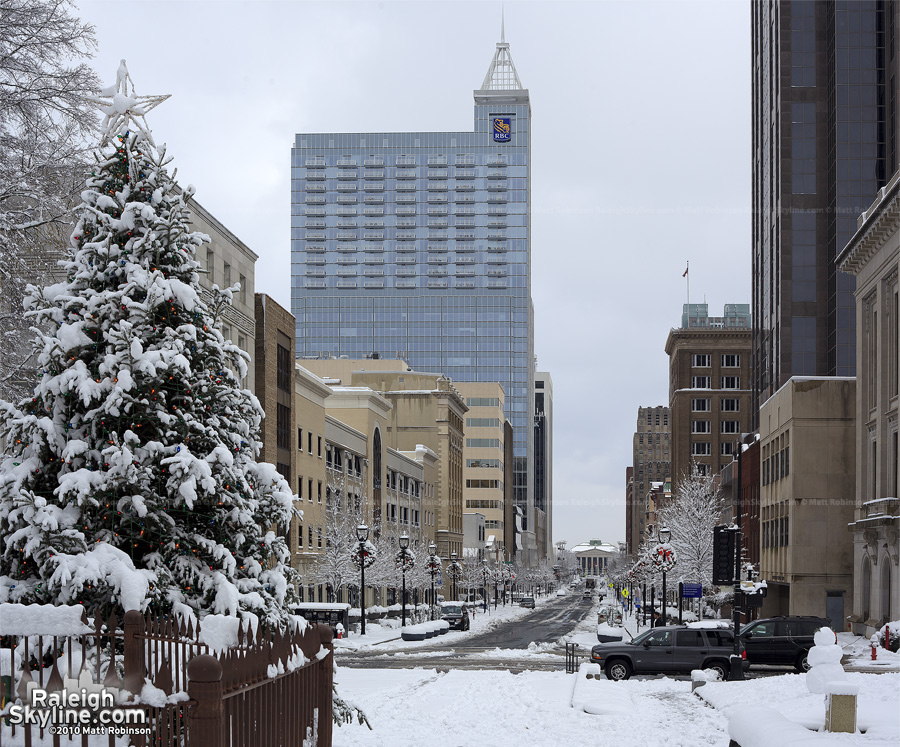 RBC Plaza, snow, Christmas Decorations